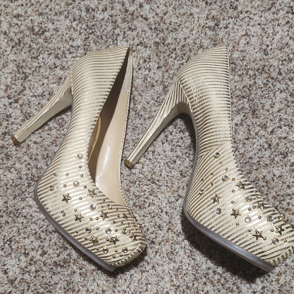 Gianni Bini Gold Studded Platform Heels - Picture 2 of 7